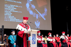 Prorektor prof. dr hab. inż. Jarosław Sęp, prowadzący uroczystość wręczenia Medali za Długoletnią Służbę, fot. A. Surowiec
