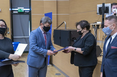 Wręczenie prof. T. Bal-Woźniak nagrody za monografię, fot. A. Surowiec